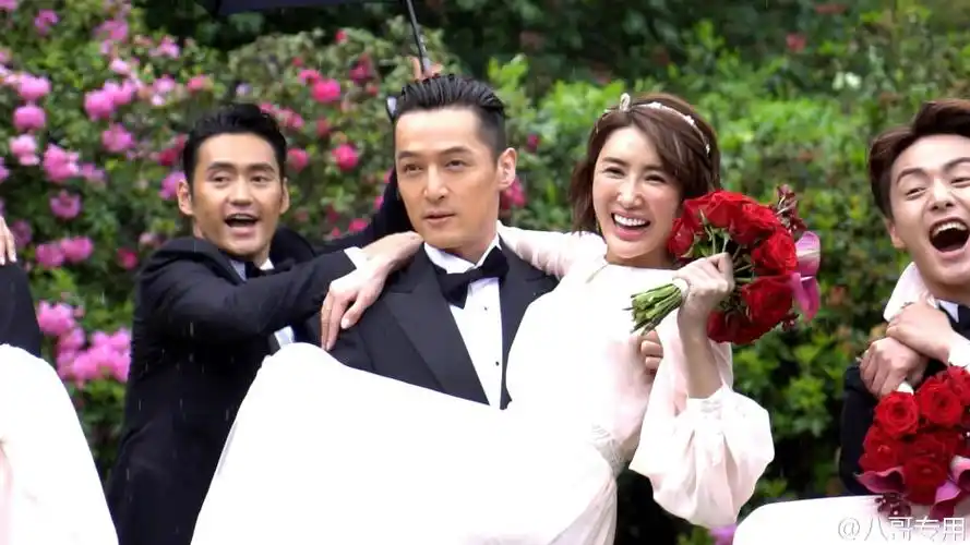 胡歌.袁弘婚礼上别人微博里的胡歌.qq阅读.索尼.旋风十一人.必胜客.