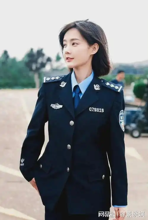 《不可告人》定档,被李一桐的制服诱惑到了,网友直呼:老公姐!