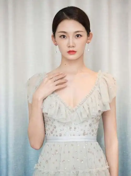 郑恺被女海王骗被富家女伤情感磋磨后娶现任老婆很幸福