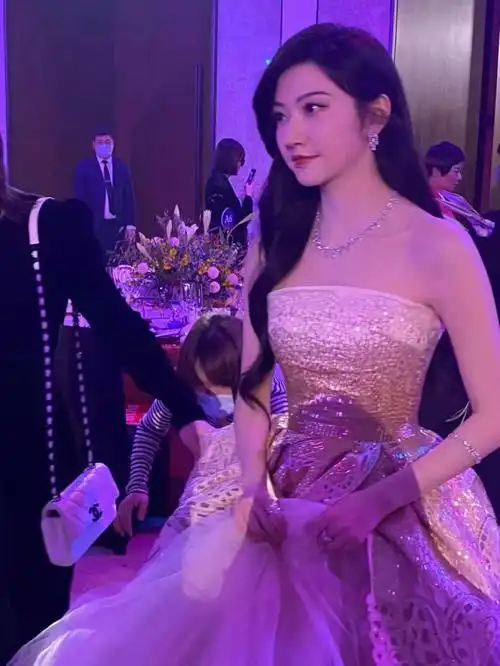 时尚芭莎慈善晚宴景甜也超级美