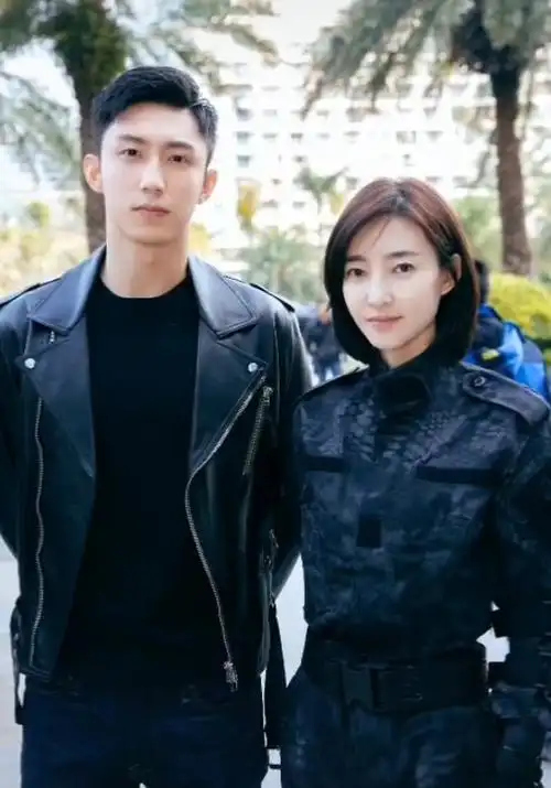 黄景瑜女友,王雨馨,本文共(2068字)