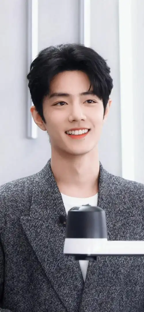 肖战@x玖少年团肖战daytoy笑出小括号,真的又帅又甜,他咋那么会笑,就