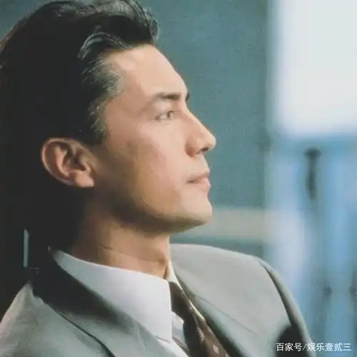 亚洲"洲草"尊龙,了解一下?顺便养眼!