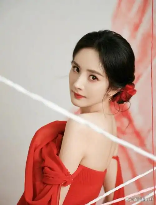 作为娱乐圈的一朵明星新秀,杨幂无疑是当下备受关注和青睐的女明星