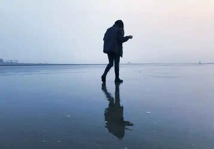 倒影,背影,海滩