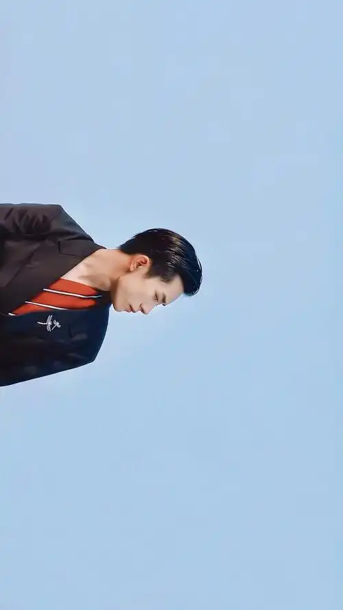 易烊千玺～背头大帅哥!