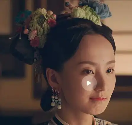 一个是尔晴的儿子福康安,另一位是超勇亲王,再加上女主的宿敌思婉格格