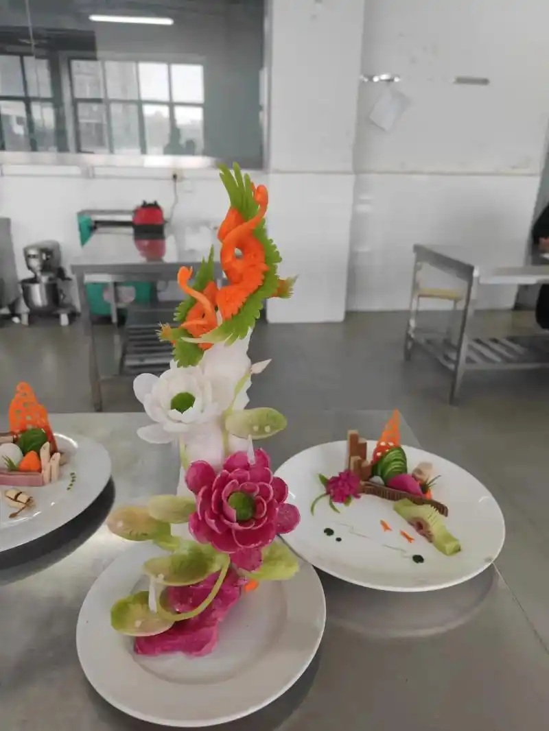 绍兴市中职学校烹饪技能大赛雕刻作品#烹饪艺术 #匠心制作  - 抖音