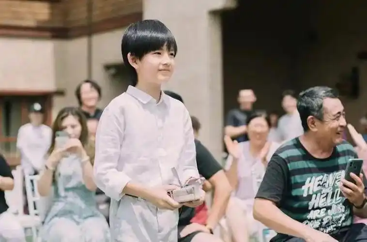 好久不见顶顶?董洁和潘粤明又互动上了?