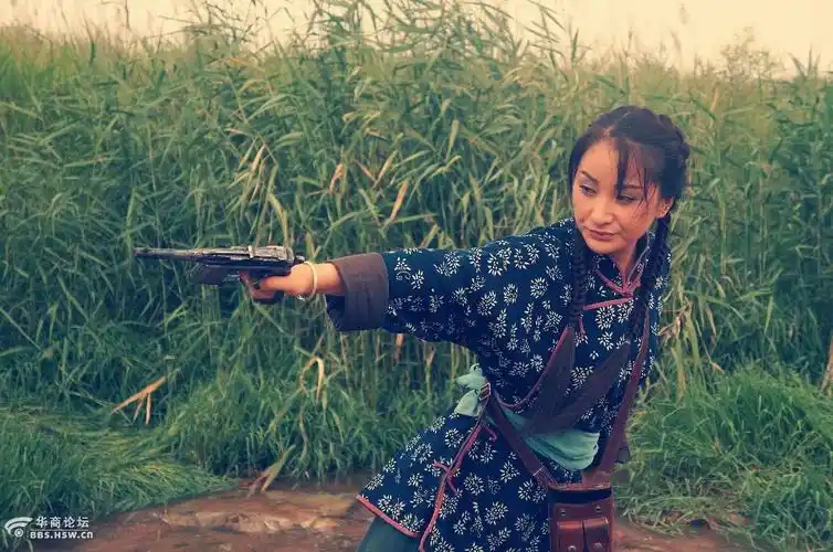 丝路影像摄影大咖拍摄连环画女游击队长客观视界