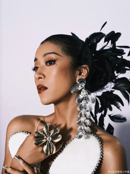 吉克隽逸鸟巢头造型#吉克隽逸《天赐的声音》最新造型看上去好潮　!