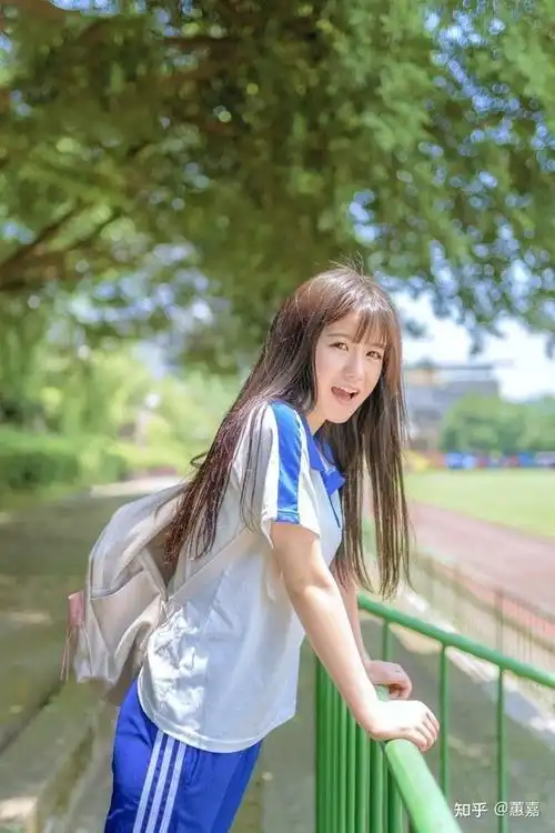 初中女生不穿内衣,弯腰被看到里面怎么办?大家有类似经历吗? - 知乎