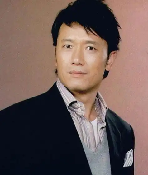 香港老牌男神近照有人70岁还精神抖擞有人60岁老态尽显