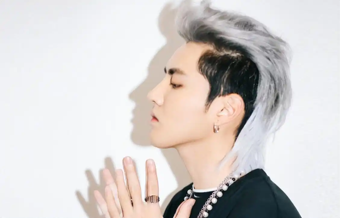 吴亦凡近照疑似曝光,发福到认不出来,当上"副班长"仍坚持写歌