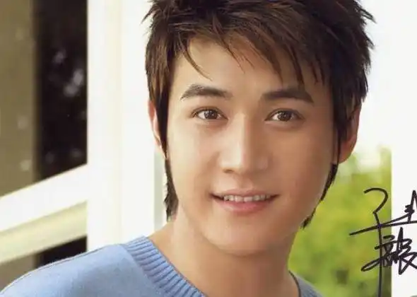 还有一位演员,三次拒琼瑶,先是永琪,何书桓,萧剑_陆毅_偶像_黄晓明