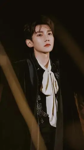 王源壁纸:你身上有一种特别的魅力,让我特别的着迷