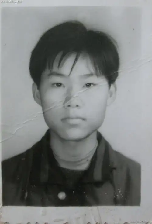 图片简介:第一张小学毕业照,下面两张高中时的,怀念从前各位泉友的