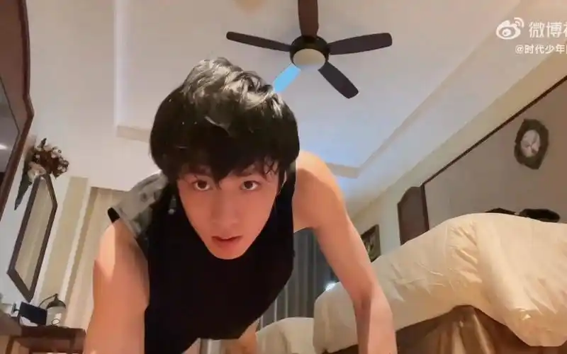 【刘耀文】185的年下小狼狗在酒店穿无袖健身 喘息纯享版