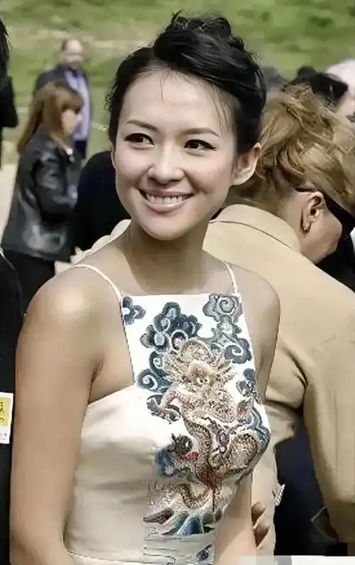 汪峰作为情场浪子,他的感情史一直备受关注,而章子怡的感情历程也丰富