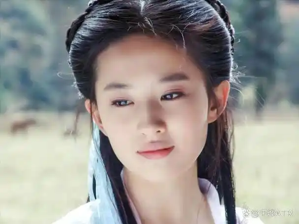 三个年龄段的刘亦菲侧颜照对比,岁月从不败美人,骨相实在太绝