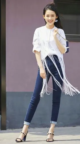 从强捧不红到热剧女主|热剧|李沁|衣品_新浪新闻