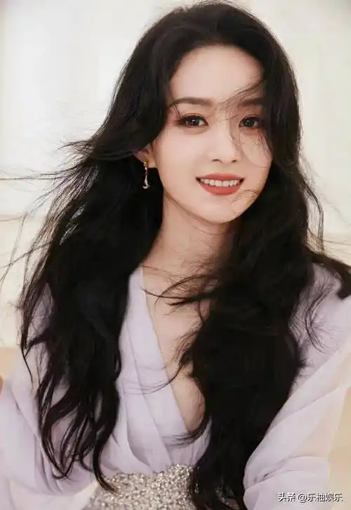 赵丽颖,圆脸再普通不过的脸型,因为她变得不再那么普遍_风光_橙色