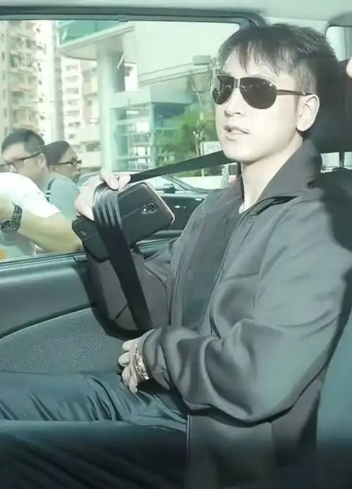 "汤臣少主"汤珈铖:,18岁做霸总身家百亿,39未婚成父母心病