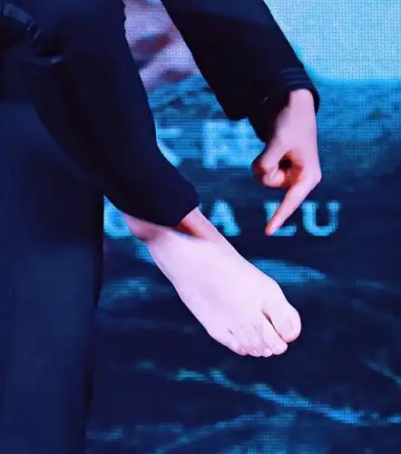 漂亮娃的脚丫子都好看 https