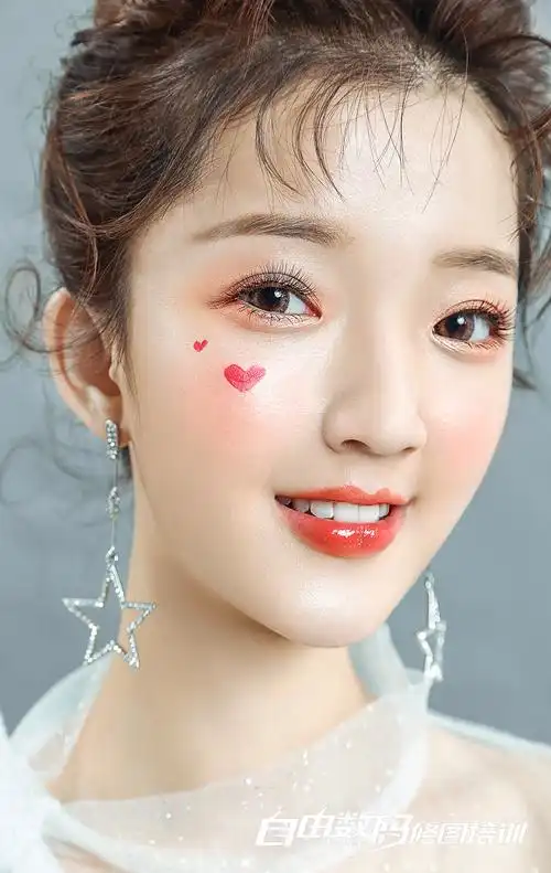 自由数码培训陈畅的化妆造型作品《甜美可爱妆面》