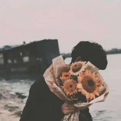 男女捧花情侣头像男女手拿花的情侣头像唯美图片