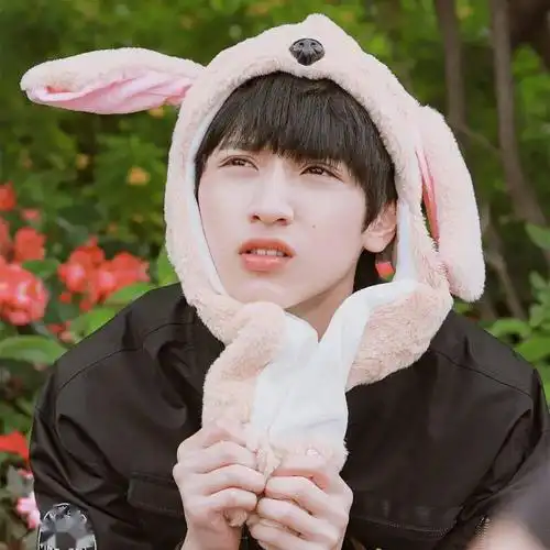 微信头像严浩翔