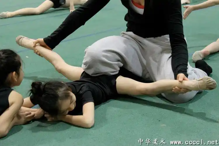 柔术女孩的被动训练课