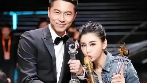 李小萌一个普通的天津女孩,成为娱乐圈的一股清流,与丈夫王雷相濡以沫