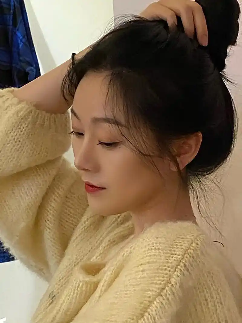 侧脸 #丸子头 #分享照片 生活应该是美好又温柔的 你也 - 抖音