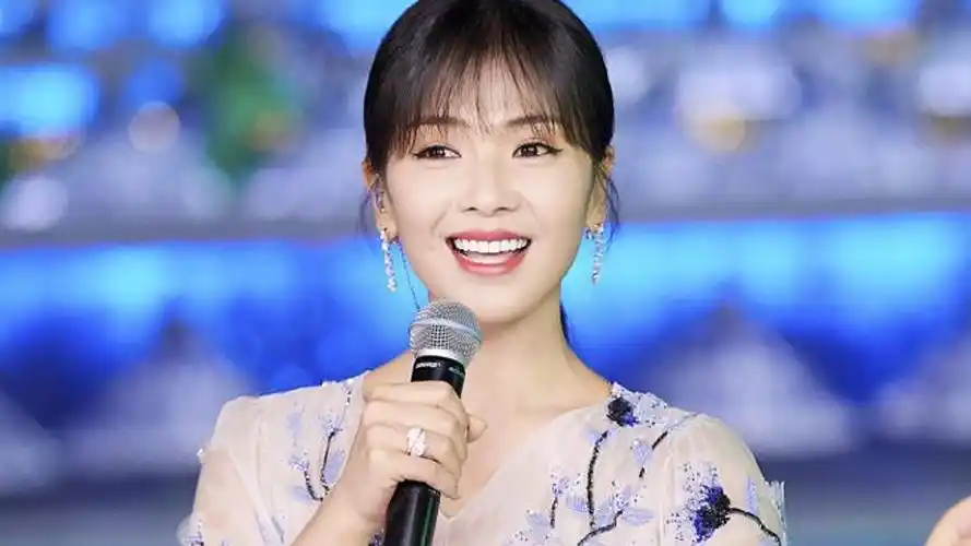 刘涛演唱"肉麻"歌《夜来香》,舞姿妖娆,歌声甜美