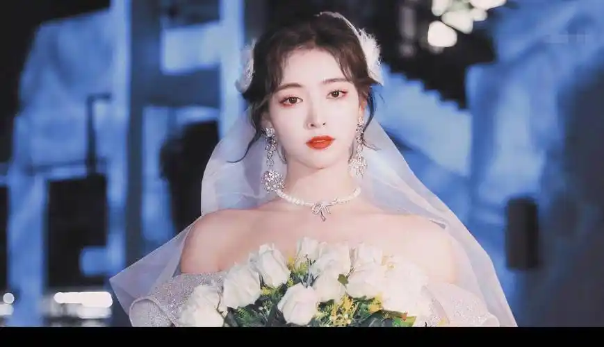 snh48许佳琪毕业婚纱照,时尚动人,网友:美如落入人间的仙女!