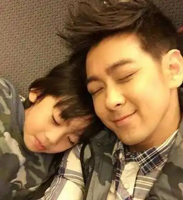 全能老公黄磊,终于晒出儿子照片_女儿_孩子_多多