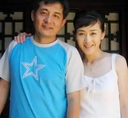 李琳:被前夫一巴掌扇到离婚,二婚嫁世界冠军,如今生活幸福滋润_王小列