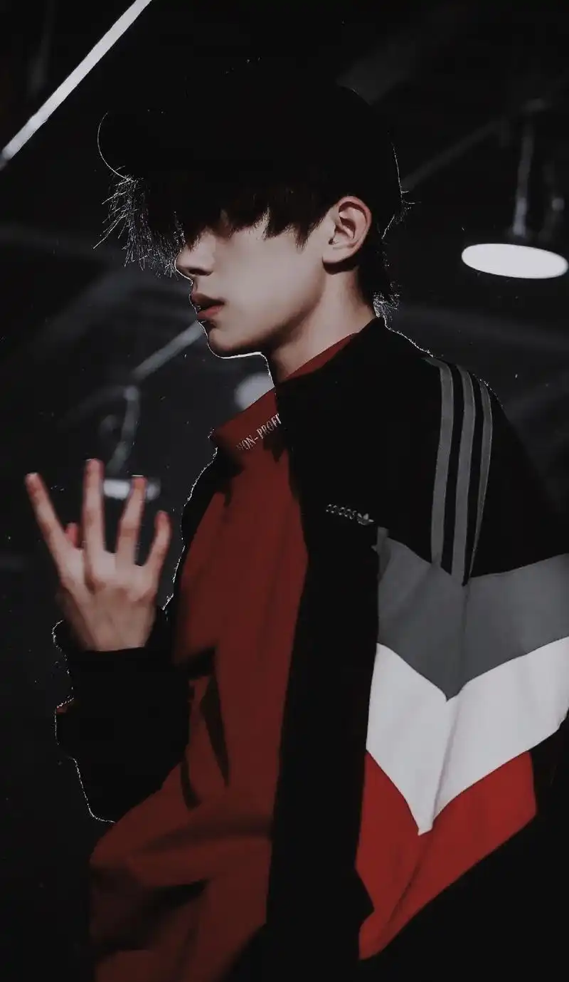 tfboys 新闻今日分享反派版的易烊千玺～ 暗黑风的千玺霸气侧漏,腹黑