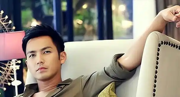 事实证明,"逐渐消失"的钟汉良,已经在另一个圈子里红得发紫