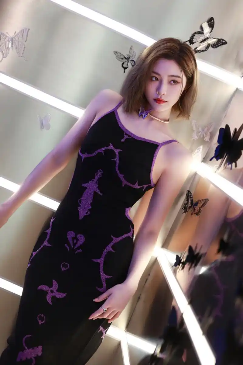 许佳琪短发好御姐,很有女人味