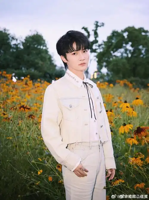 周深超话#周深打不过就加入##周深#深深@卡布叻_周深今晚很帅气你打