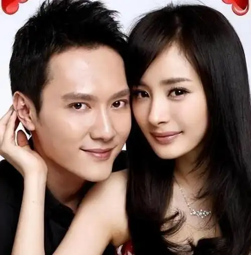 摊牌了!冯绍峰被曝与两位女性聚会,引发恋情猜测工作室迅速辟谣