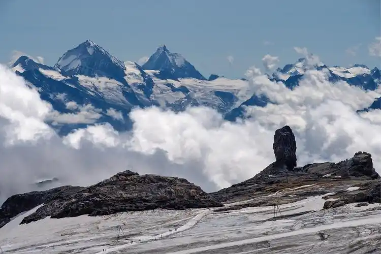 远眺少女峰和马特洪峰.