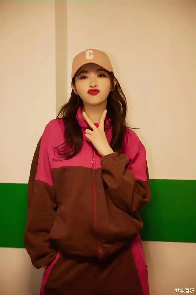 唐嫣微博同款鸭舌帽子 好可爱的粉色呀!明星唐嫣微博同款粉色 - 抖音