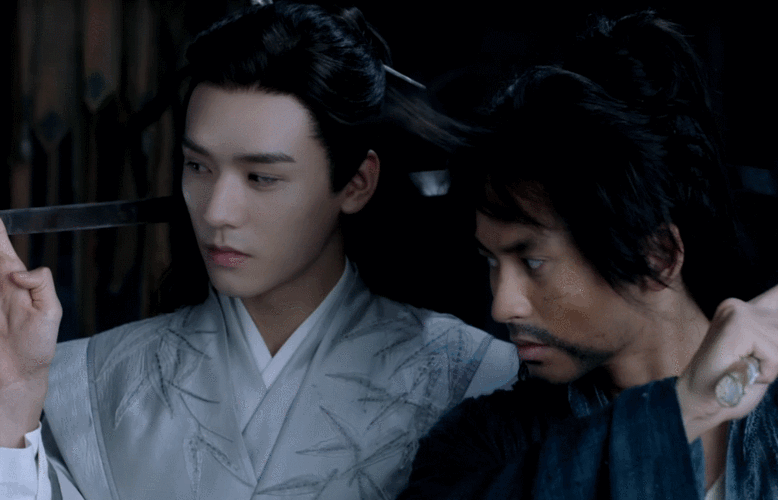 我愿称山河令为《温客行眼神doi令》 第二集惊艳的一幕,这哪是摇扇子