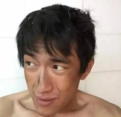 男明星的直男自拍,迷之角度帅哥变丑男,快收了"神通"吧