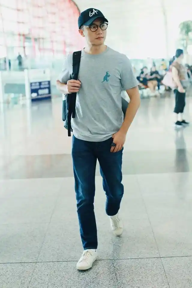 原创黄轩春夏时尚大片造型简洁帅气177cm也能轻松穿出模特范