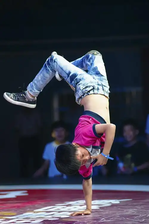 全国少儿街舞比赛 (共 24 p)