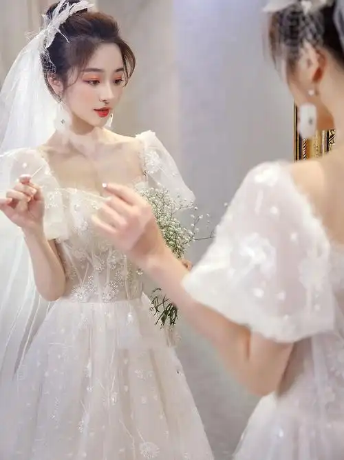 法式轻婚纱女2021新款新娘森系梦幻超仙小拖尾旅拍出门纱简约2021